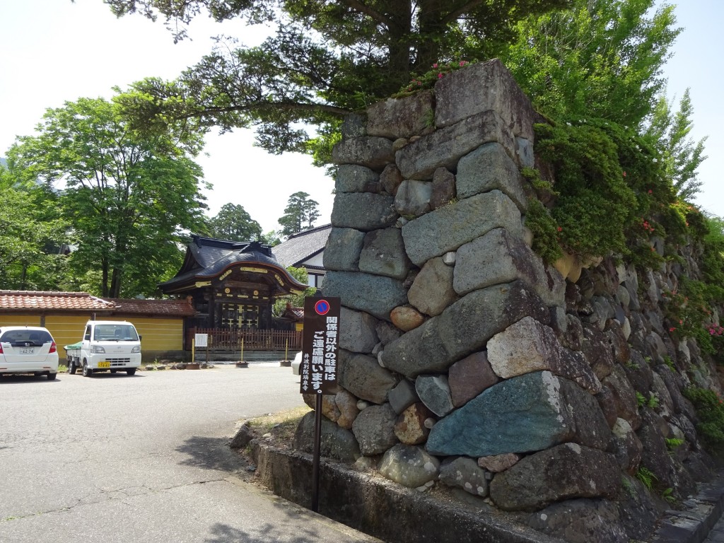 瑞泉寺式台門と石垣